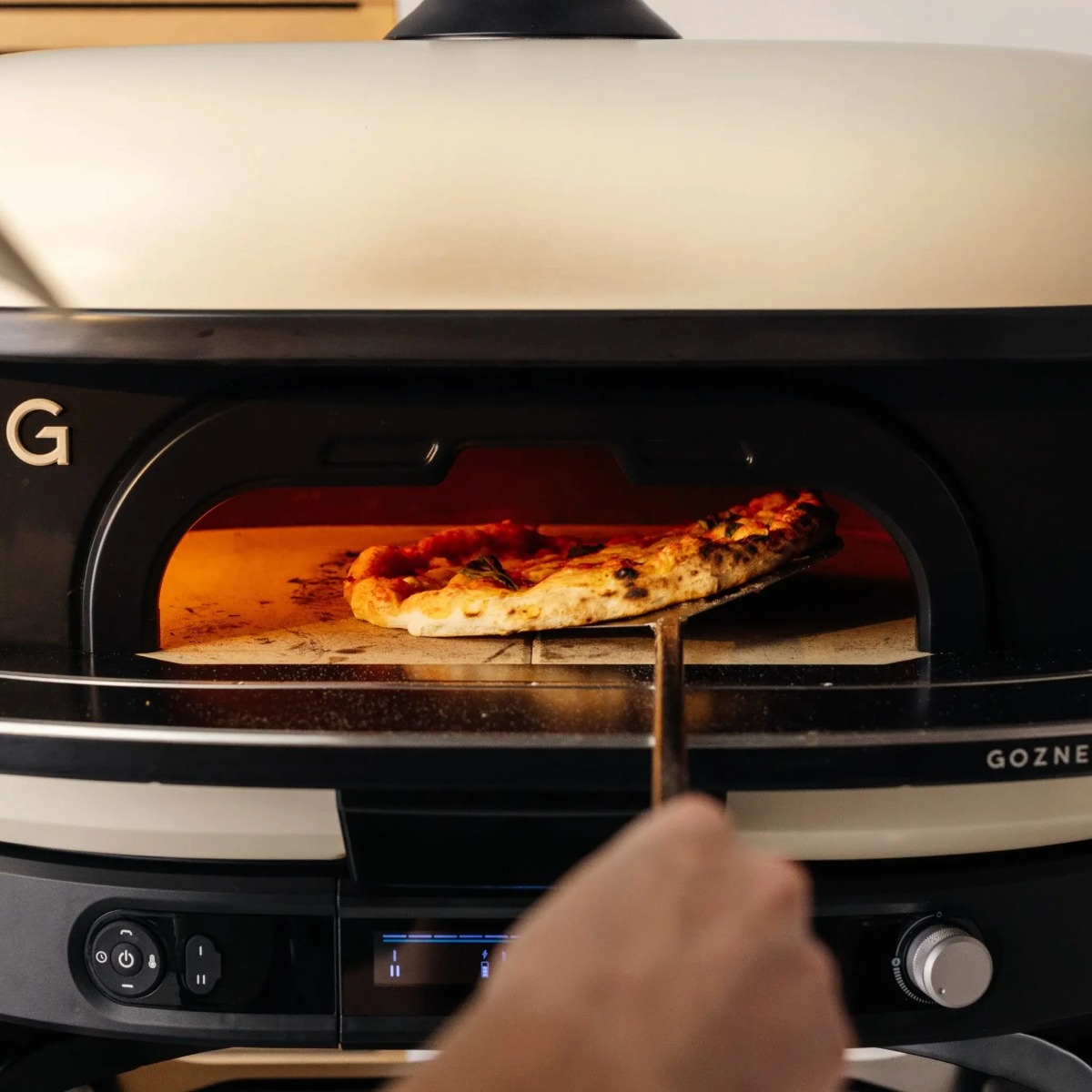 Torbogen als Stützhilfe für Pizza