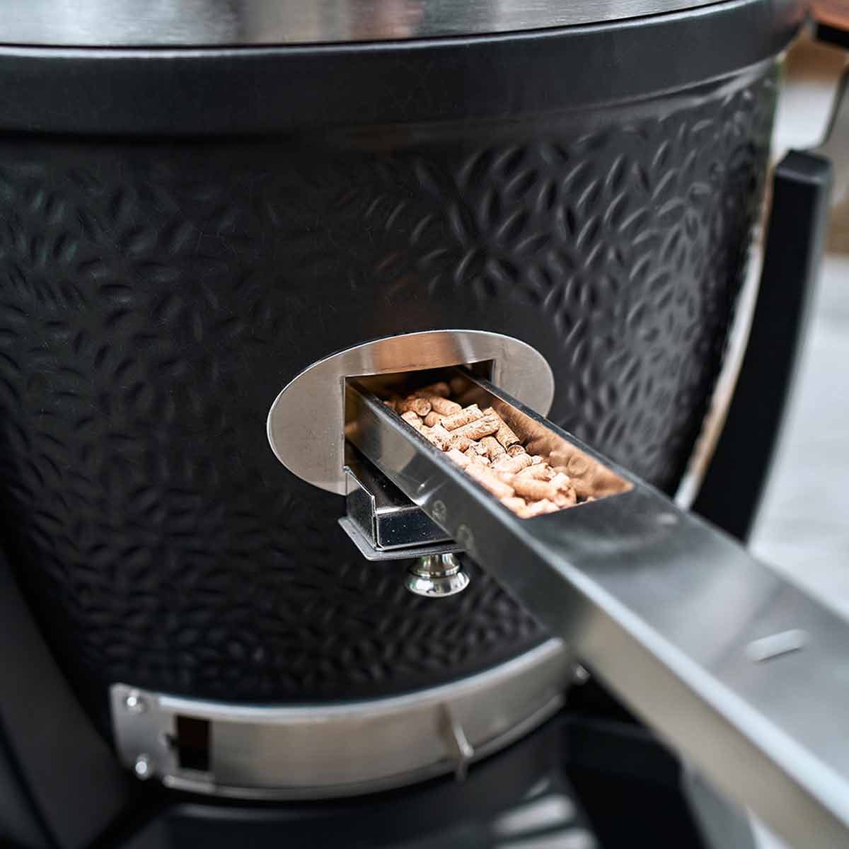 Monolith Avantgarde, Chip Feeder System