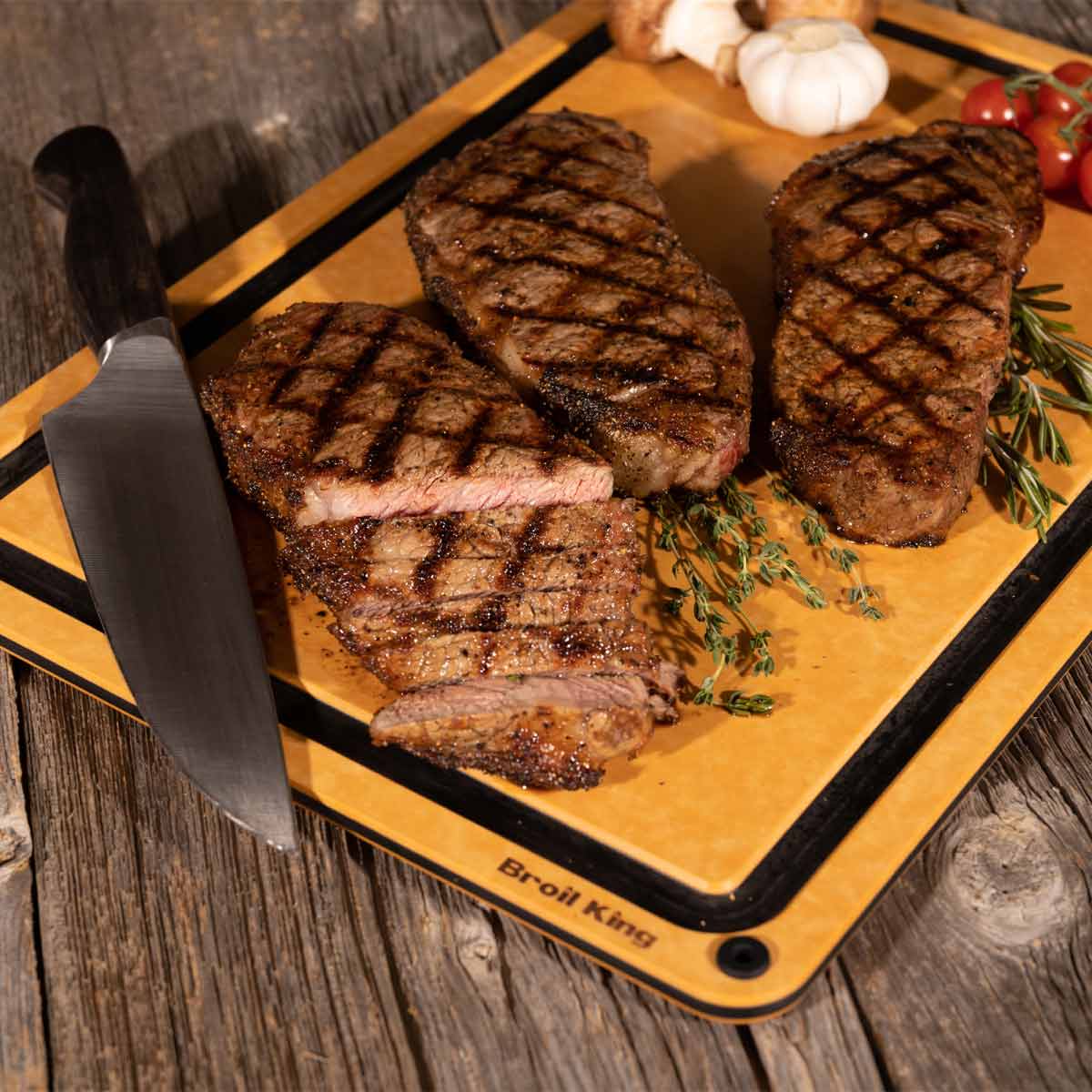 Broil King Schneidebrett aus Holzfaser | 31 x 44,5 cm
