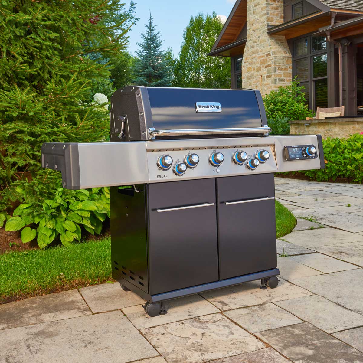 Broil King Gasgrill Regal Q 590 IR Smart Grill in Schwarz