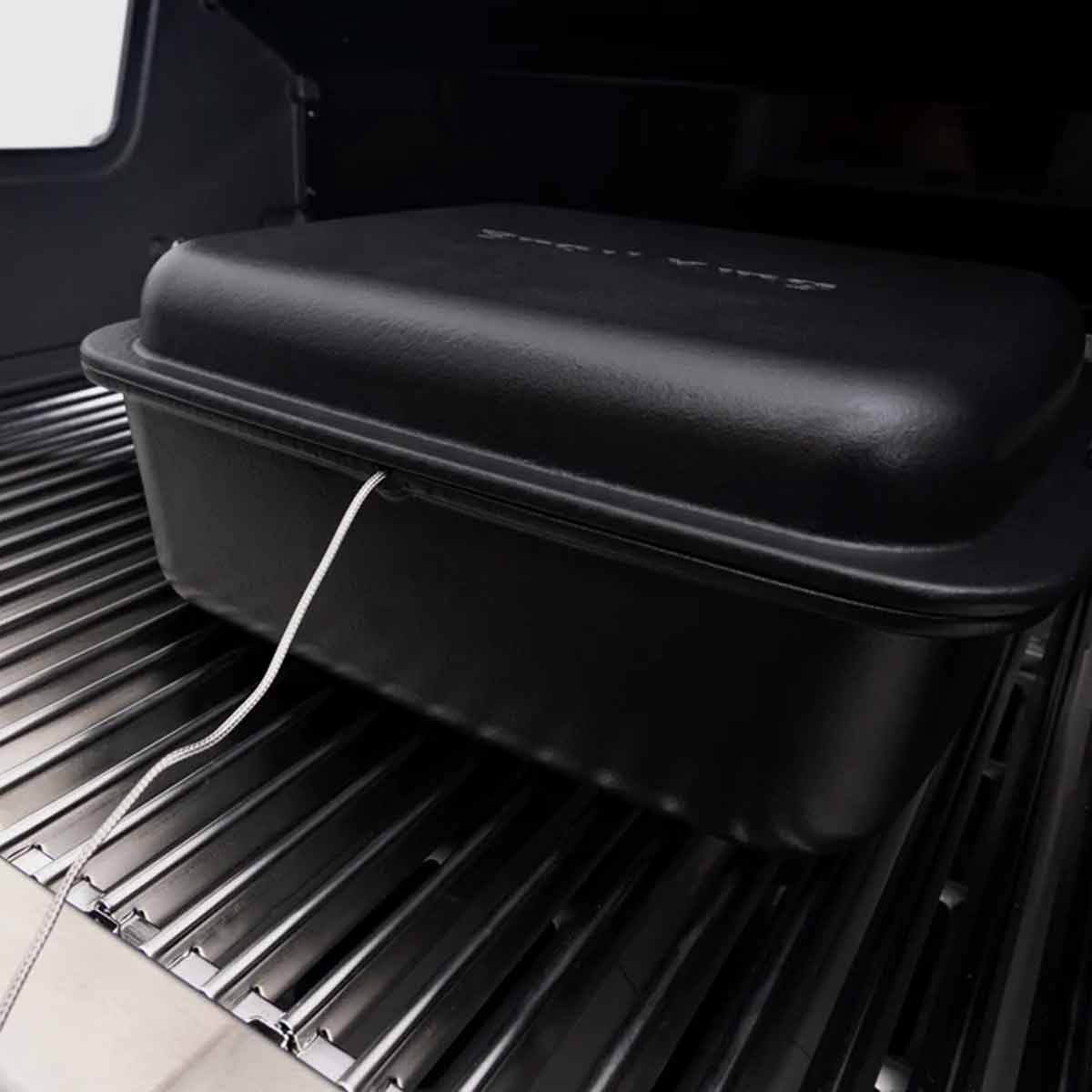 Broil King Dutch Oven, geschlossen mit Thermometer