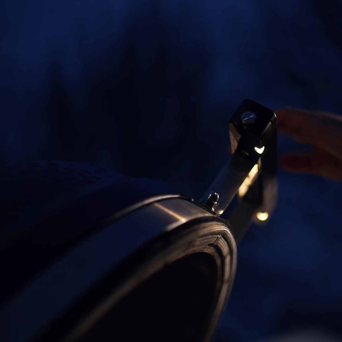 Monolith Avantgarde, LED-Grilllicht im Deckelgriff