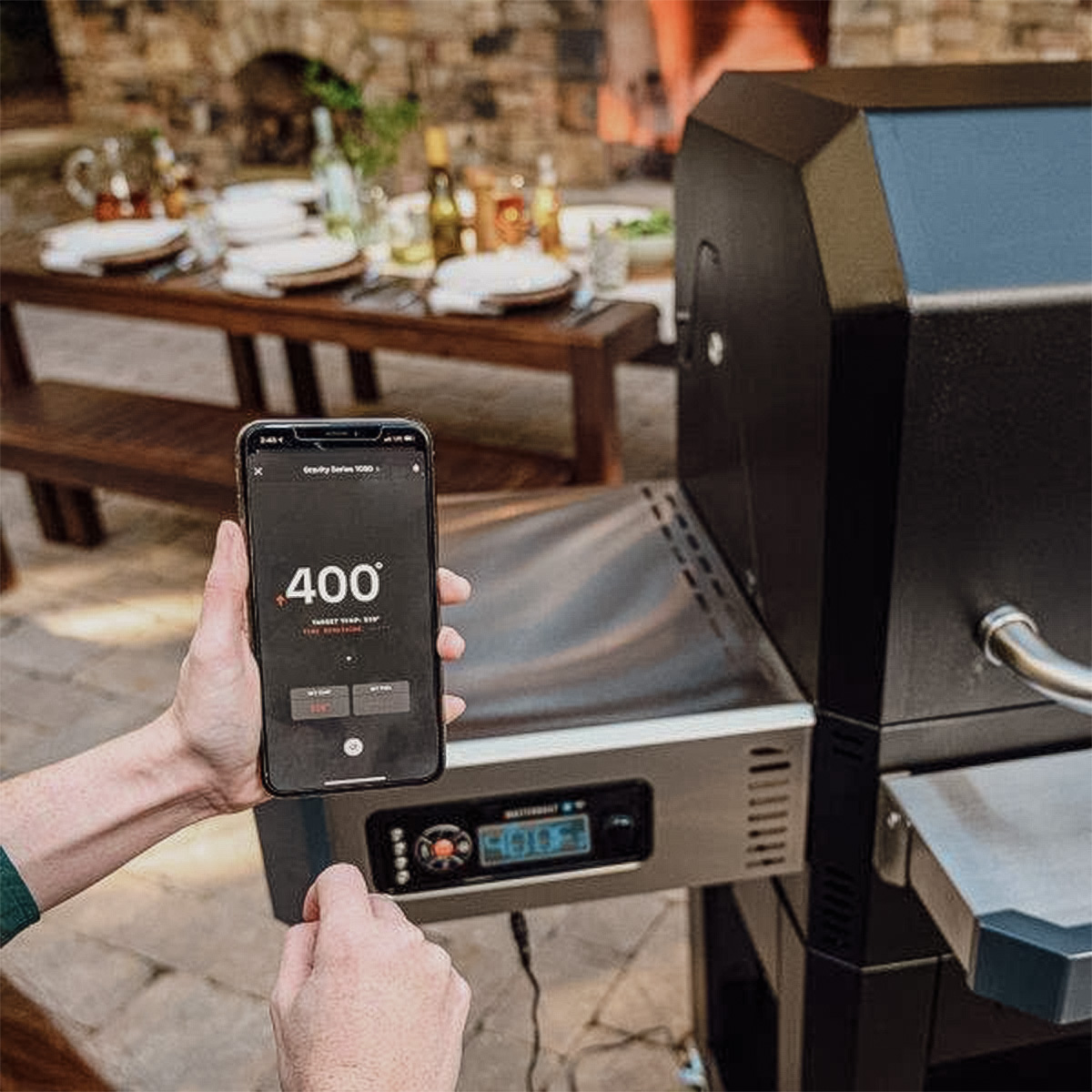 Masterbuilt Gravity Series 800 Digitaler Holzkohlegrill, Smoker und Grillplatte