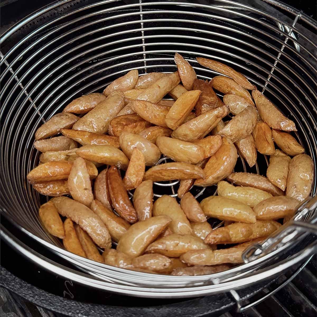 SANTOS 6 QT Dutch Oven mit Frittierkorb Kartoffel Wedges